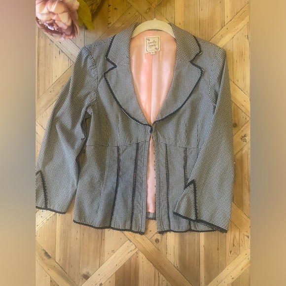 Nanette Lepore Jackets & Blazers - 🎀 Nanette Lepore jacket size 10